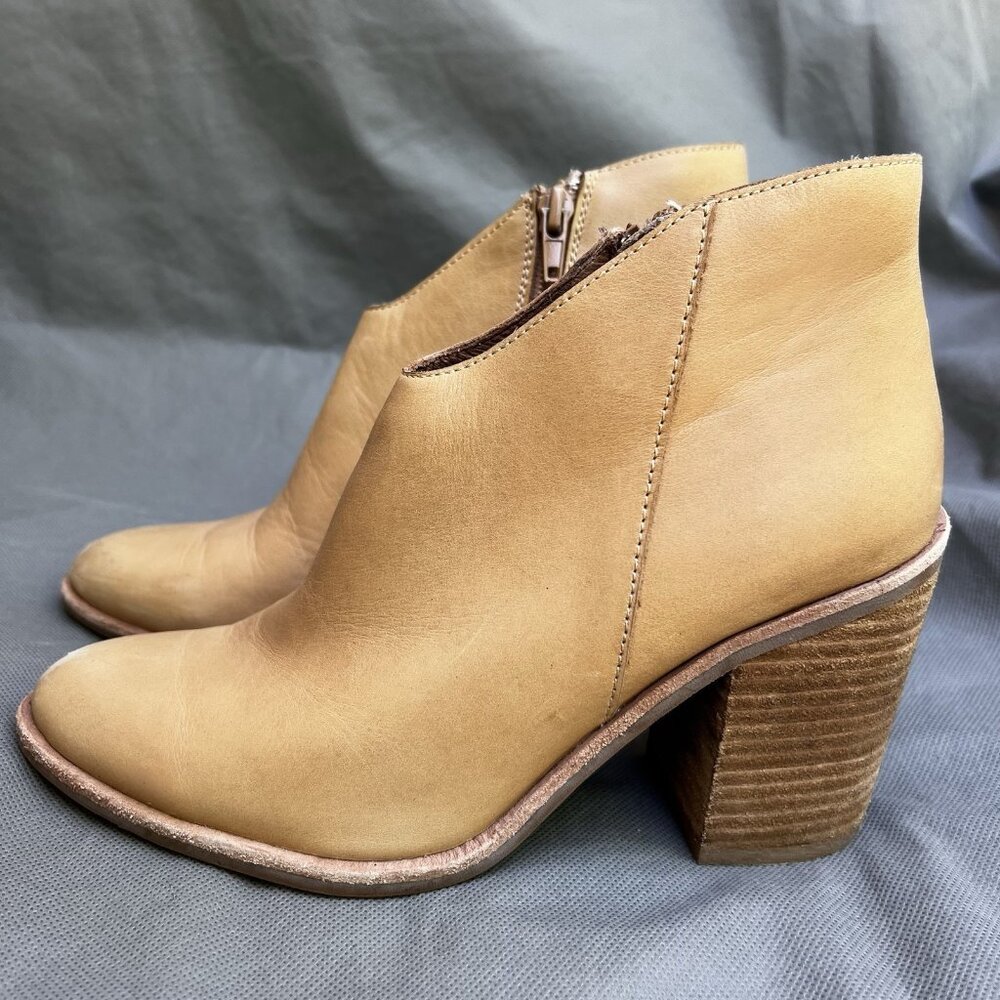 Jeffrey Campbell Sz 6 Banana Tan Leather Ankle Boots Stacked Heel Side Zip Kamut